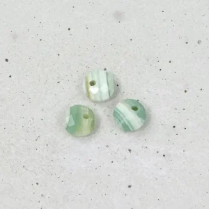 Pendentif rond facetté 6mm en pierre naturelle Agate rayée verte