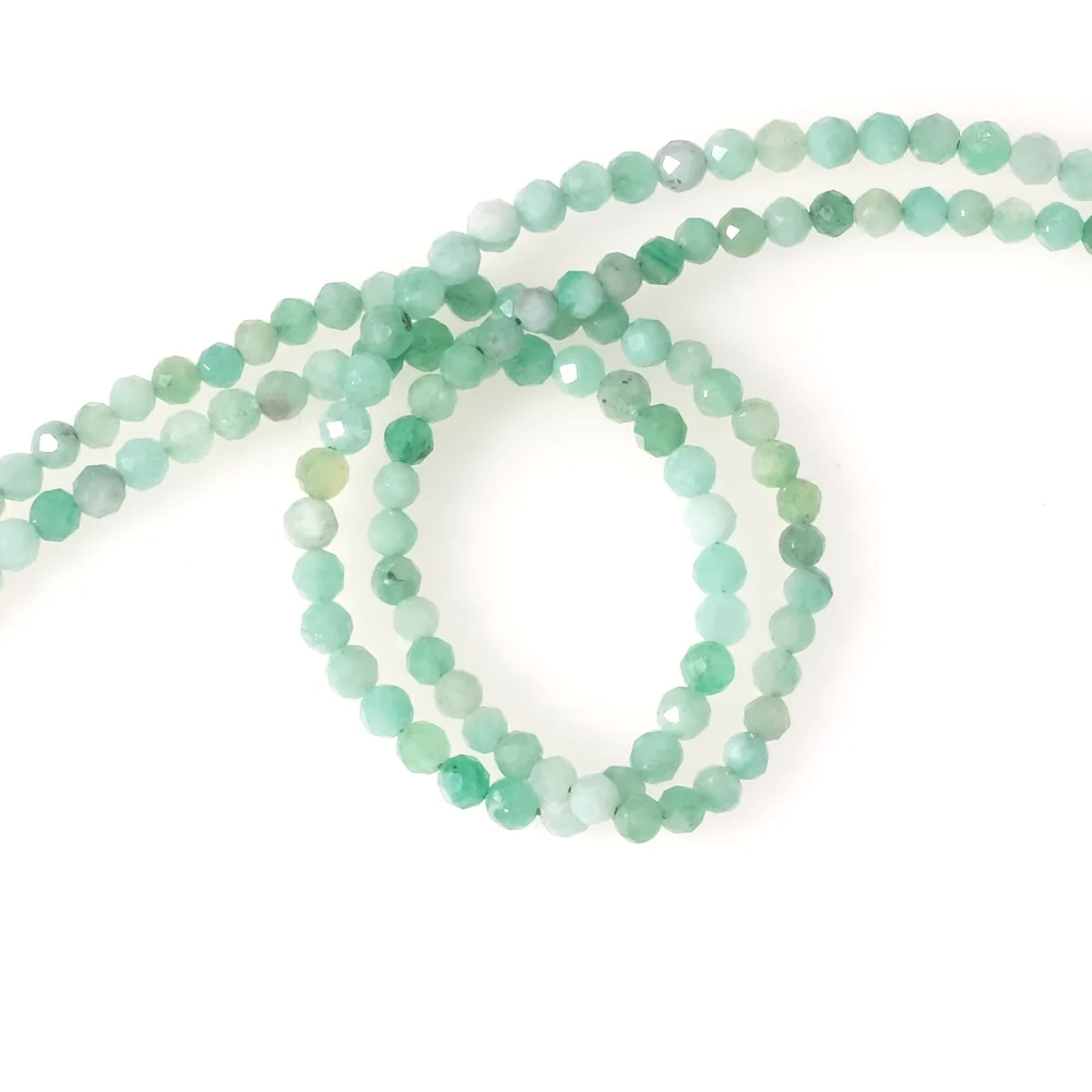 Fil de perles en pierres naturelles ronde facettée 3mm en Emeraude